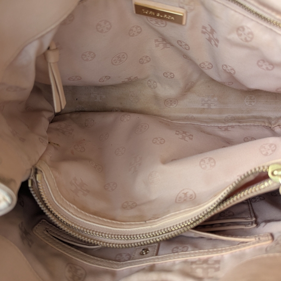 Tory Burch Quilted Cream Shoulder Bag - Picture 12 of 16